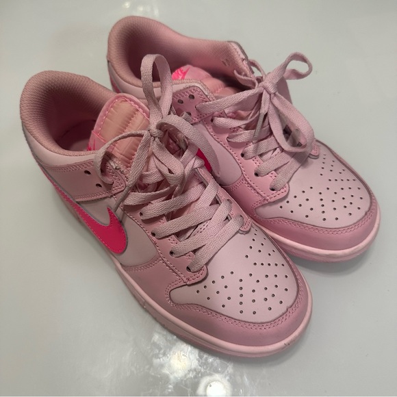 Nike dunks - Picture 1 of 4